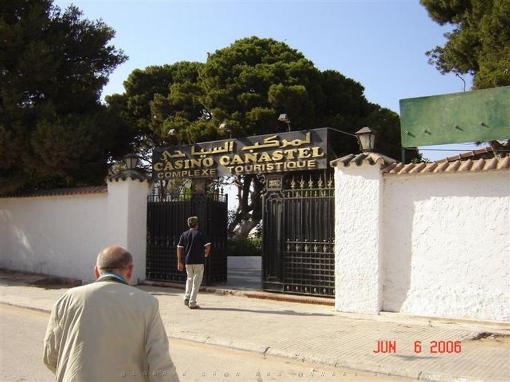 06 2006 ORAN L ENTREE DU CASINO DE CANASTEL.jpg